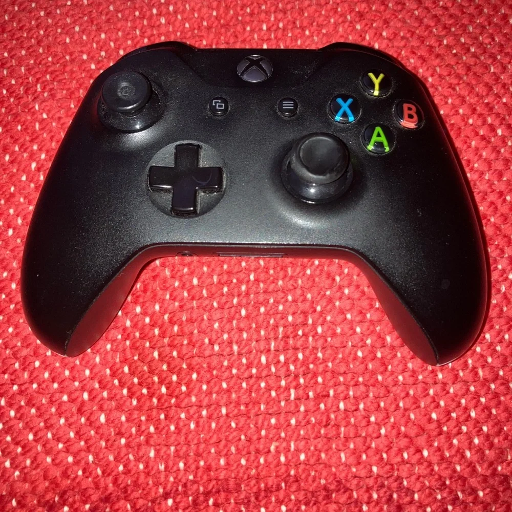 Used Xbox One X 1TB Model 1787 w/ controller, & stand